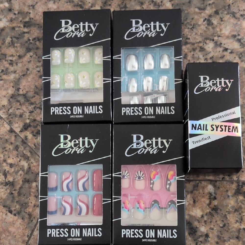 Betty Cora Press On Nails - 4 Sets And Glue Remover NWT